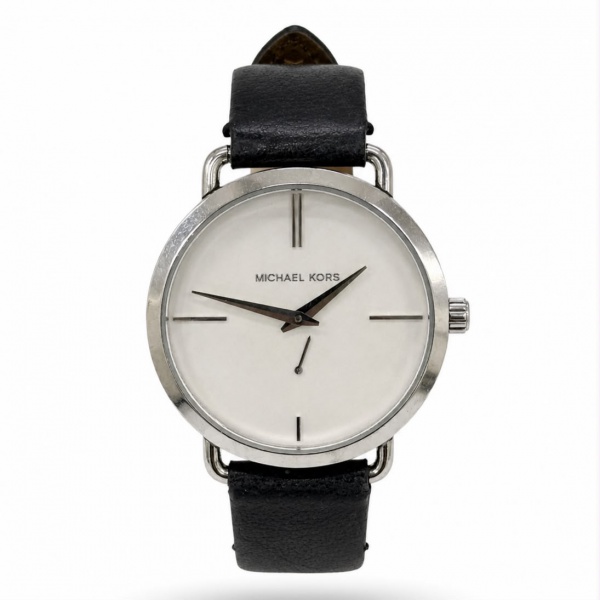 Relógio de pulso Michael Kors, referência MK-2658, com caixa em aço inox, mostrador branco com pequenos segundos, pulseira em couro preto, tampa posterior gravada, original, testado e em perfeito func