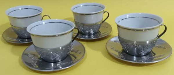 Joias . Delicada floreira antiga em porcelana em alto relevo c foto 8