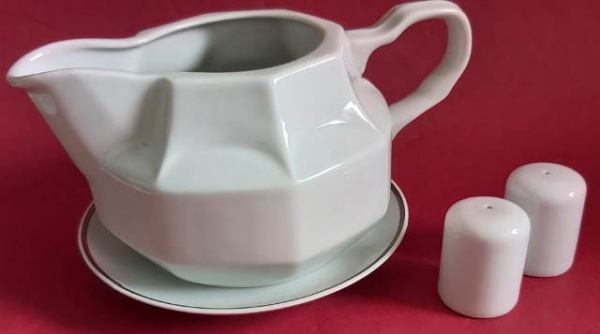 Joias . Bandeja com cercadura em metal prateado oval com porcel foto 1