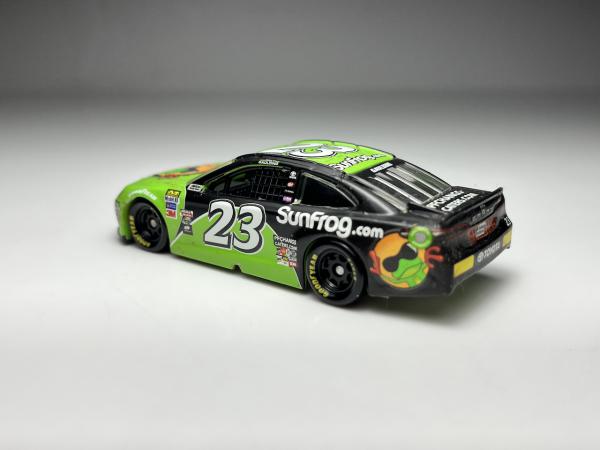 Toyota Camry Verde e Preto #23 SunFrog.com - Action Esc