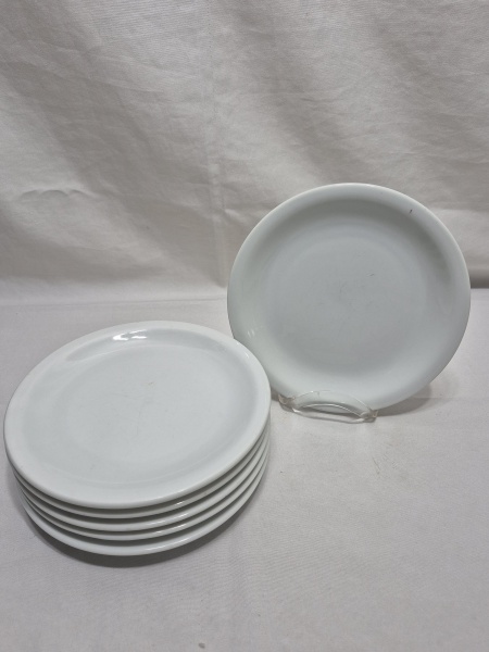 Joias . Jogo de 6 pratos de sobremesa em porcelana Schmidt branca. Medindo 19,5cm de ...