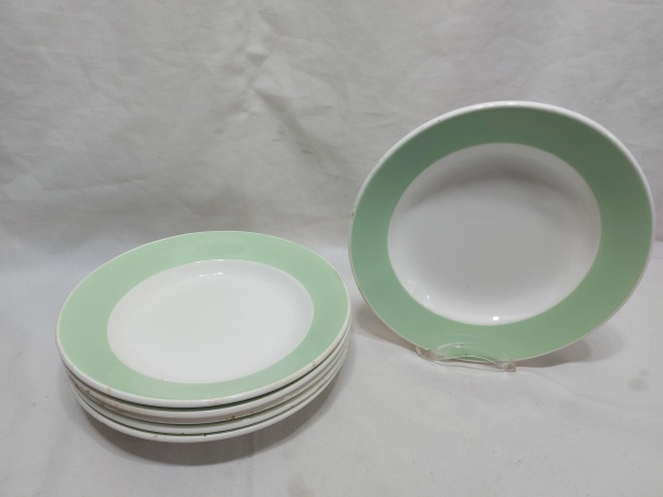Joias . Jogo de 6 pratos de sopa, massa em porcelana Nadir, barra verde. Medindo 22,5cm ...