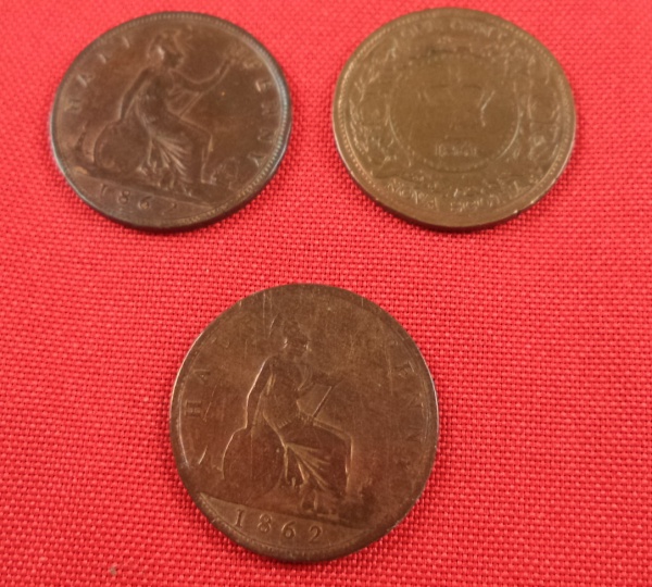 Arte . Moedas de bronze de 1, 2 e 5 re da Dinamarca, emitidas foto 1