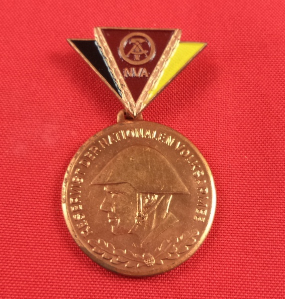 Arte . Distintivo de lapela esmaltado para militares inativos foto 2