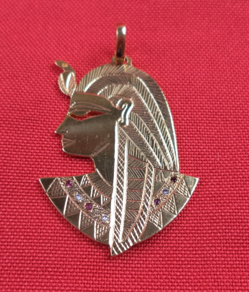 Arte . Broche vintage de strass, um acessório clássico de biju foto 4