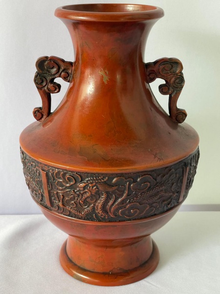 Joias . Grande vaso oriental decorativo em bronze com pátina em tonalidade avermelhada, ...