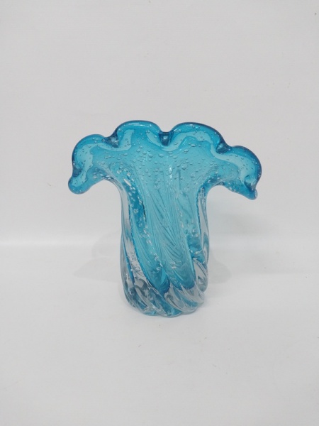 Joias . Robusto Vaso em Murano, em excelente estado, 19x20x14 cm, pesado, sem bicados.