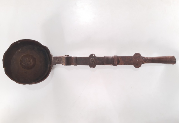 Joias . Século XVIII/XIX - Sino de capela elaborado em pesado e foto 7