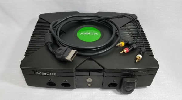 Joias . XBox Classic em excelentes condições. Acompanha cabo de vídeo original e ...