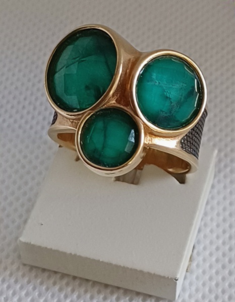 Joias . Anel com 3 ESMERALDAS Autênticas, Trilogia do Amor. Folheado a ouro 18 k e ...