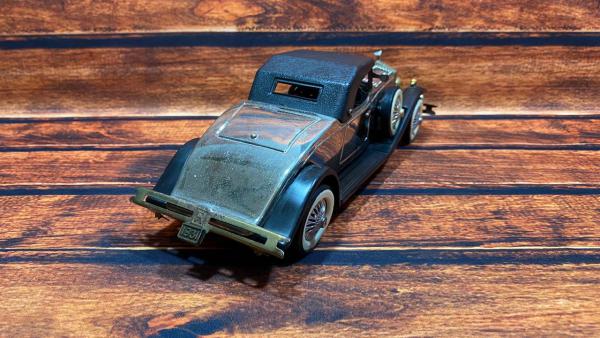Antigo Rádio Transistorizado AM Miniatura Rolls-Royce Phantom II