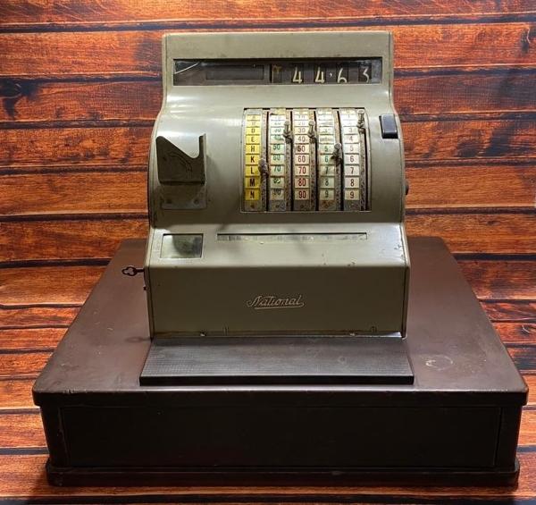 Joias . Antiga Máquina Registradora National, Série 1600, Elétrica, base em madeira, ...