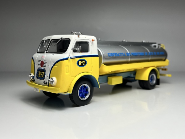 Joias . Volvo FH12 - 1993 - 1998 - Transporte de Refrigerante G foto 3