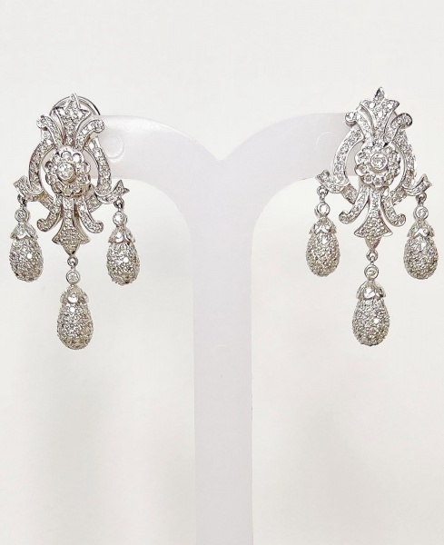 Joias . Brincos modelo chandelier, clássicos! Em ouro branco 18K, todo cravejado de ...