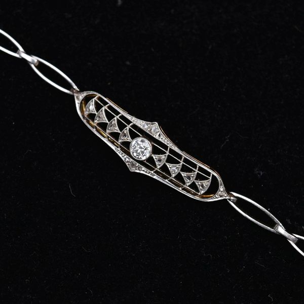 Joias . Pulseira em ouro amarelo 18 k, com parte principal em platina, tendo em sua ...