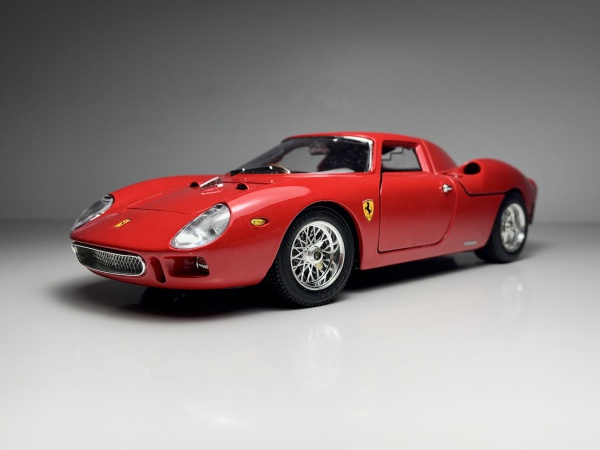 Enzo Ferrari Vermelho - BBR Escala 1/18 miniatura em me