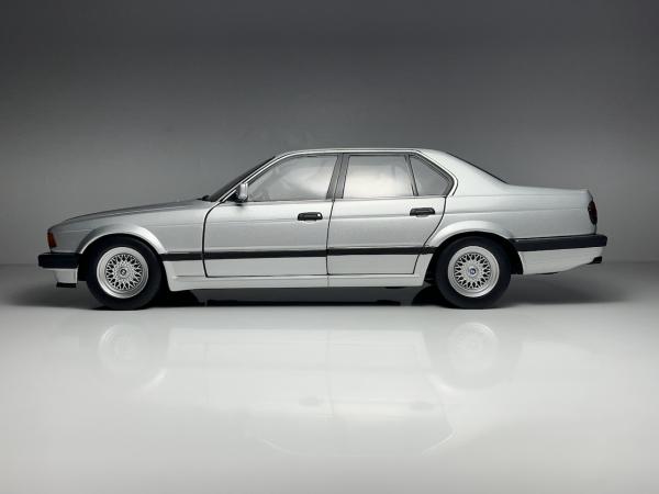ミニチャンプス★美品BMW730i・1987★シルバー1/18ミニカー送料無料 ミニチャンプス 1/18 BMW 730i 1987 MINICHAMPS 1⁄18 BMW 730i