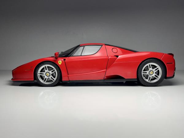 Enzo Ferrari Vermelho - BBR Escala 1/18 miniatura em me
