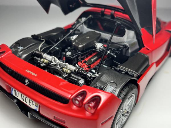 Enzo Ferrari Vermelho - BBR Escala 1/18 miniatura em me