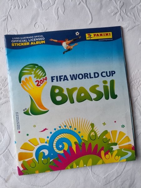Joias . Álbum de figurinhas Panini - Copa do Mundo Brasil 2014. Está bem conservado, ...