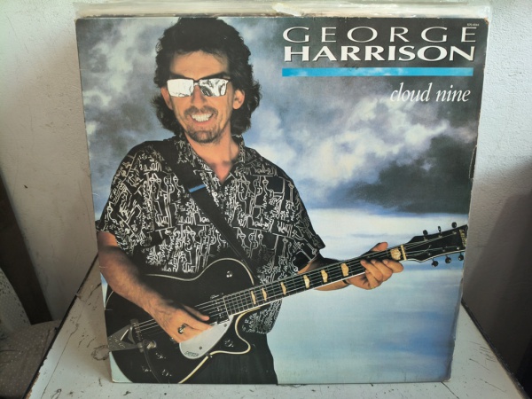 Joias . LP George Harrison - Cloud Nine. Com encarte, capa e disco VG+