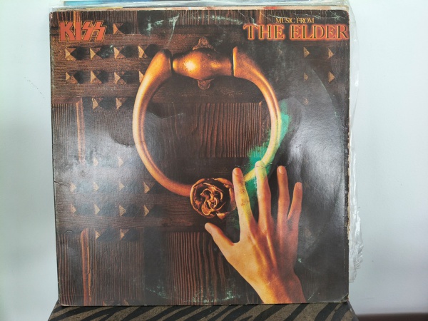 Joias . LP Kiss - Music From The Elder. Capa dupla e disco VG+, sem encarte