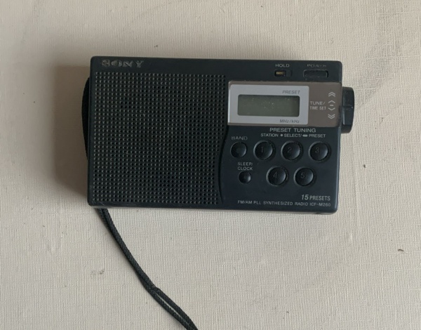 Joias . RADIO VITROLA OU CONSOLE DE SOM , VINTAGE , UM ITEM CO foto 4