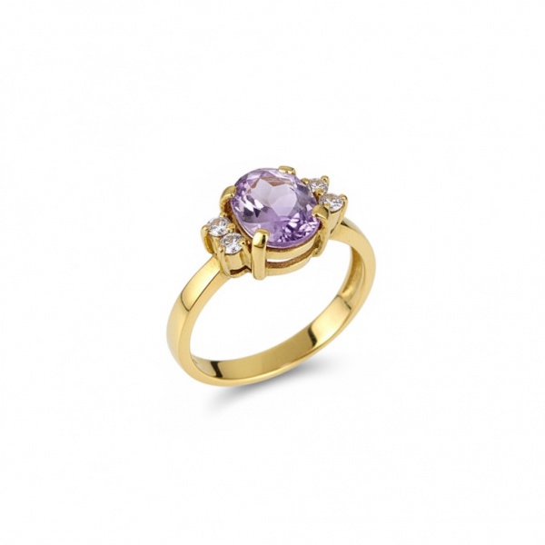 Anel em ouro amarelo 18k, pesando aproximadamente 6,06 g. Apresenta spinel em lapidação oval pesando cerca de 1,80 ct aro 17 gema colecionável de rara beleza que captura e refrange a luz em cada ângul