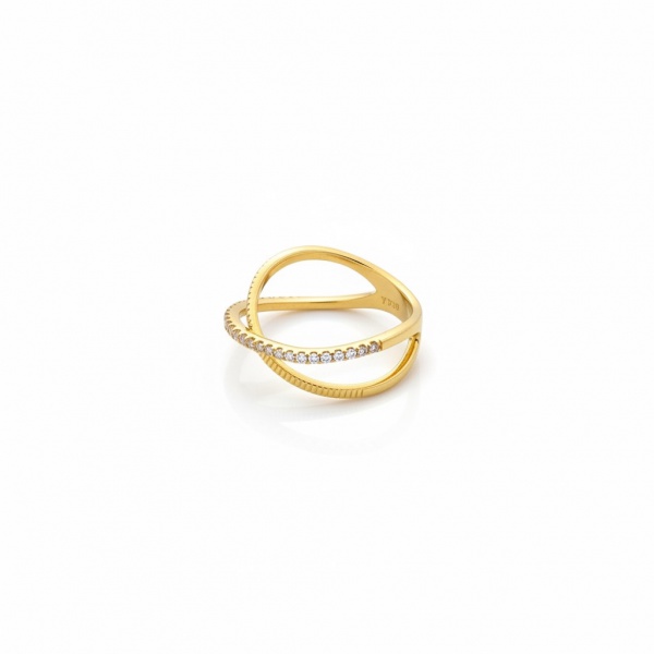 Anel Vivara em ouro amarelo 18k, com design cruzado em X cravejado com diamantes naturais brilhantes em pavê. Aro 13. Peso total: aproximadamente 2,5g.