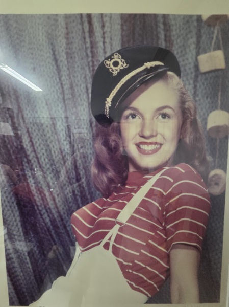 Joias . PEÇA PARA COLECIONADOR - Rara fotografia numerada de NORMA JEANE MORTENSON ( ...