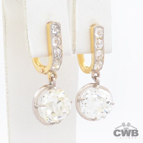 Joias . Brincos em Ouro 18K e Platina com 2 Diamantes sendo 1 de 2,12 Cts e 1 de 2,04 ...