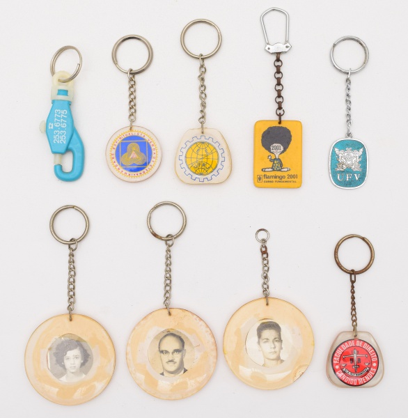 Lote com 9 chaveiros diferenciados