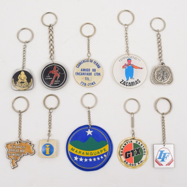 Lote com 10 chaveiros - modelos variados