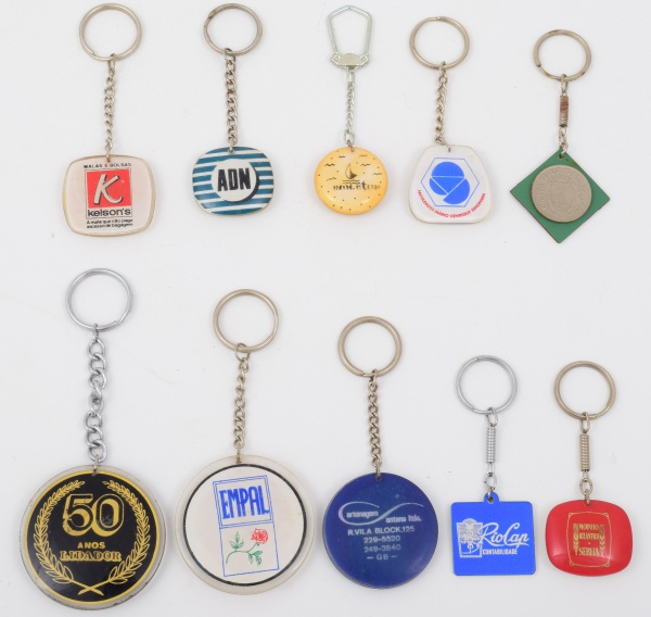 Lote com 10 chaveiros antigos - modelos variados