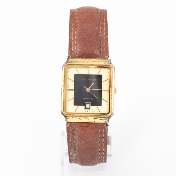 Relógio de pulso TECHNOS com formato retangular dourado, mostrador analógico e pulseira de couro marrom / Tam: 2cm - Sem garantias futuras