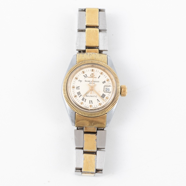 Relógio BAUME MERCIER feminino automático mostrador dourado com numeração romana e pulseira em 2 cores / Tam: 2cm - Sem garantias futuras