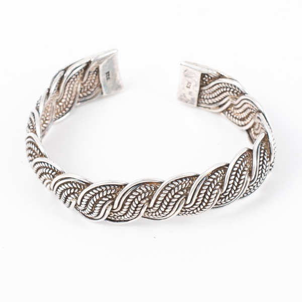 Bracelete em prata 925 trançado estilo bali / Tam: 6cm / Peso: 38grs