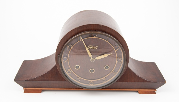 Relógio de mesa SOREL de madeira com chave / Tam: 43 X 23cm