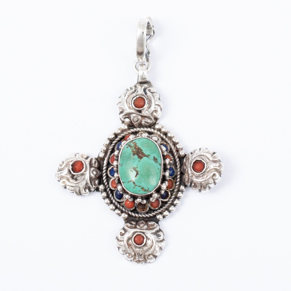 Pingente em prata 925 com pedra azul no centro / Peso: 17,5gr / Tam: 5 x 4cm