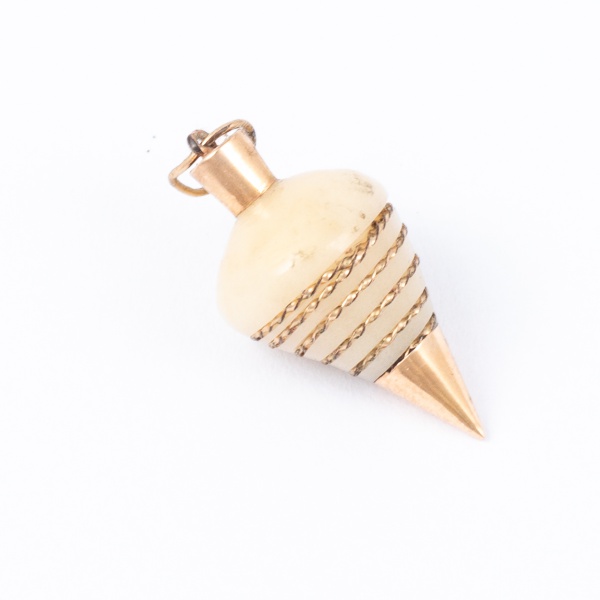 Pingente Pião JÓIA DE CRIOULA com detalhes em ouro baixo / Tam: 3cm