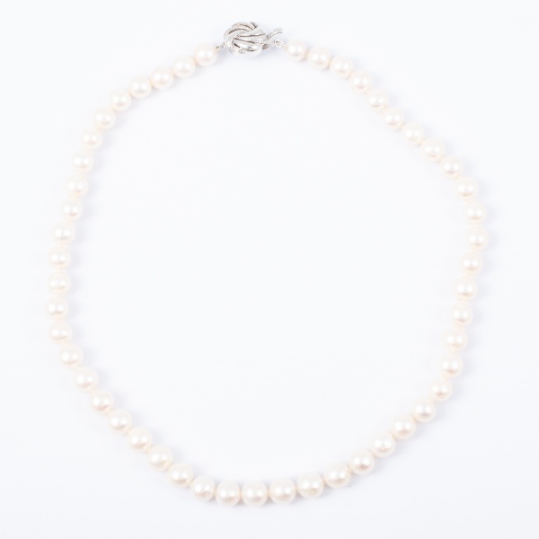 Colar de pérolas com fecho de prata / tam: 40cm