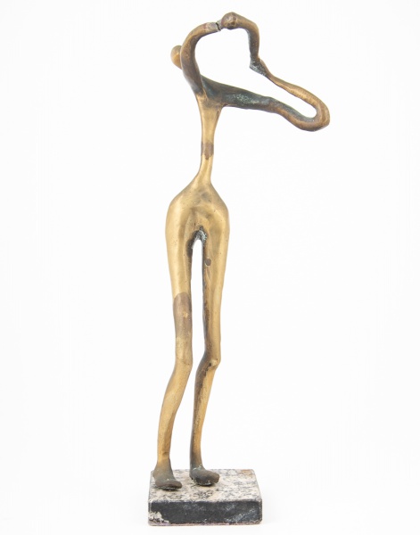 Escultura em bronze com forma q se assemelham a figura humana / Tam: 41cm