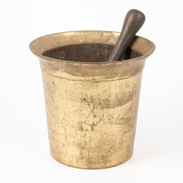 Antigo Pilão em cobre com socador em cobre, usado para moer temperos e ervas.