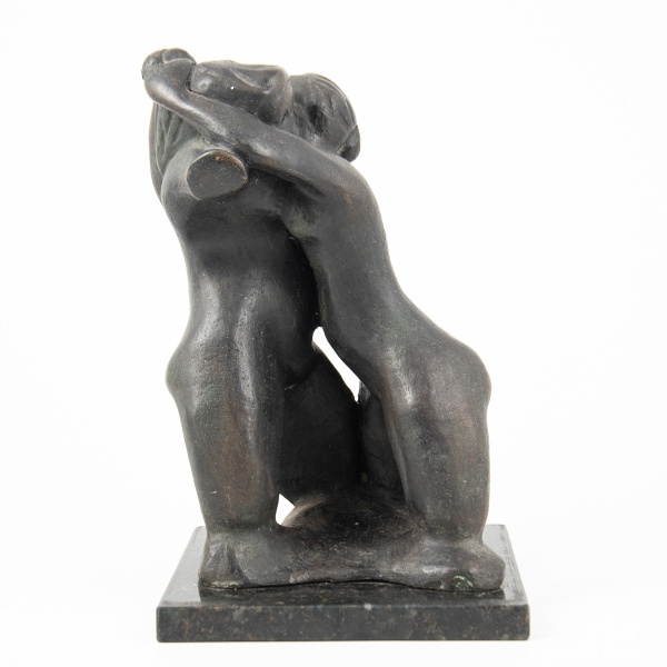 Escultura em bronze patinado intitulada " O abraço" dorenomado artista Brasileiro Alfredo Ceschiatti. / Tam: 29cm