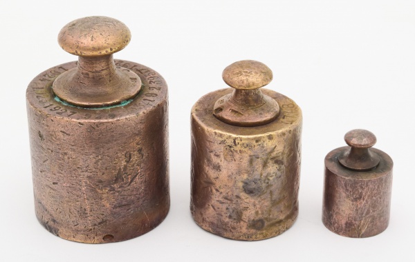 Lote com 3 pesos para balança de metal ( 201gr / 4,5cm , 996gr / 7,5cm 4 1954gr / 9,5cm
