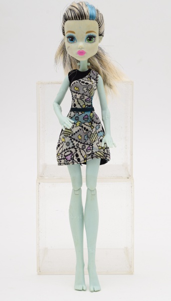Boneca Monster High Frankie Stein Classica / Tam: 25cm