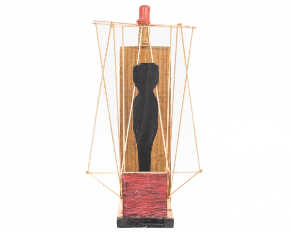 Escultura Artesanal confeccionada com material reciclado. Peça única com assinatura MARCELO CONCEIÇÃO na base,Altura: 35cm.