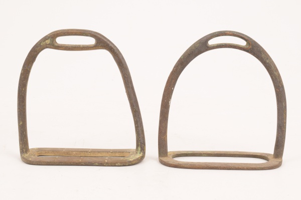 Antigo par de Estribos em bronze - 12 X 13cm