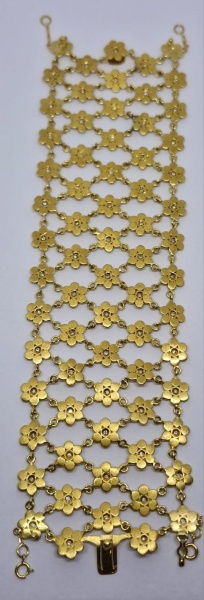 Pulseira em ouro 750 com várias flores interligadas e com 42 pedras em brilhantes / Tam: 17 x 5cm / peso: 69,4grs