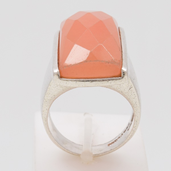 Maxi anel em prata 925 com pedra retangular no centro rosa / Aro: 17, Peso: 16,1gr